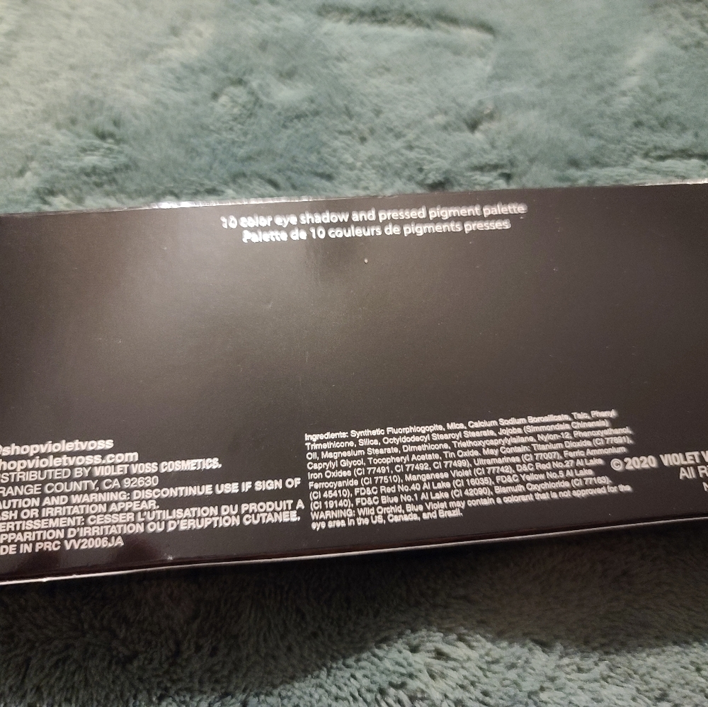 Violet Voss Essentials 2 - Picture 2 of 3